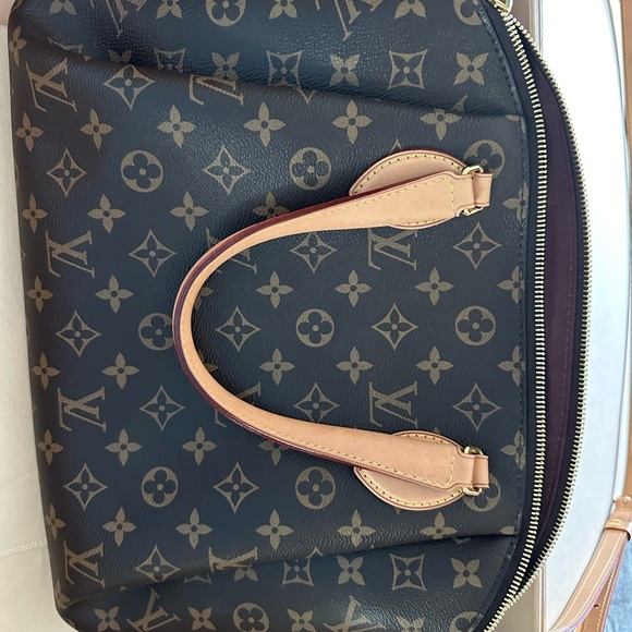 Louis Vuitton Rivoli MM - Picture 3 of 11